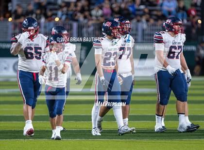 Thumbnail 1 in Kahuku vs. St. Louis (HHSAA Open Division Final) photogallery.