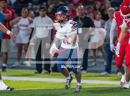 Thumbnail 3 in Kahuku vs. St. Louis (HHSAA Open Division Final) photogallery.