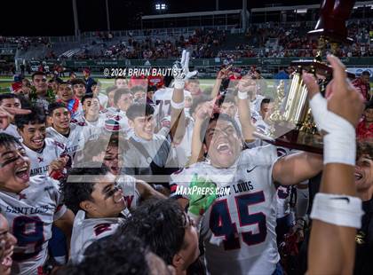 Thumbnail 2 in Kahuku vs. St. Louis (HHSAA Open Division Final) photogallery.