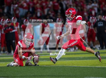 Thumbnail 1 in Kahuku vs. St. Louis (HHSAA Open Division Final) photogallery.