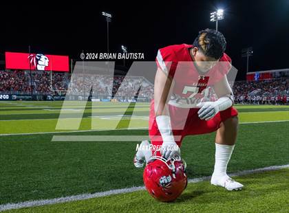 Thumbnail 3 in Kahuku vs. St. Louis (HHSAA Open Division Final) photogallery.