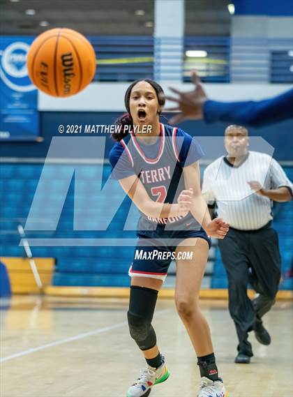 Thumbnail 2 in Terry Sanford vs. Richmond (Cumberland County Holiday Classic - Final - Gil Bowman Bracket) photogallery.