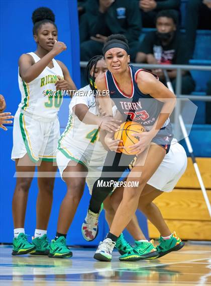 Thumbnail 2 in Terry Sanford vs. Richmond (Cumberland County Holiday Classic - Final - Gil Bowman Bracket) photogallery.