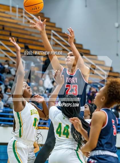 Thumbnail 2 in Terry Sanford vs. Richmond (Cumberland County Holiday Classic - Final - Gil Bowman Bracket) photogallery.