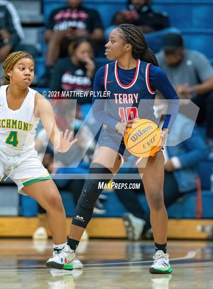 Thumbnail 3 in Terry Sanford vs. Richmond (Cumberland County Holiday Classic - Final - Gil Bowman Bracket) photogallery.