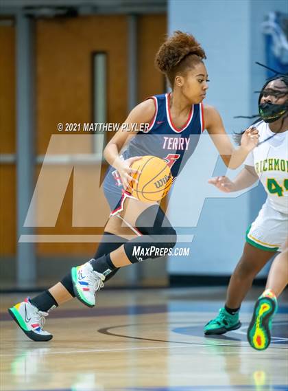 Thumbnail 1 in Terry Sanford vs. Richmond (Cumberland County Holiday Classic - Final - Gil Bowman Bracket) photogallery.
