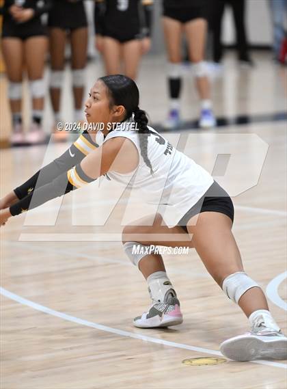 Thumbnail 2 in Roseville vs. Vanden (CIF SJS D3 Final) photogallery.