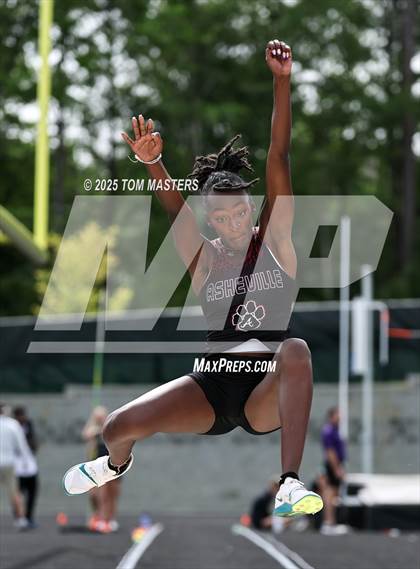 Thumbnail 2 in NCHSAA 4A West Regional (Long Jump) photogallery.