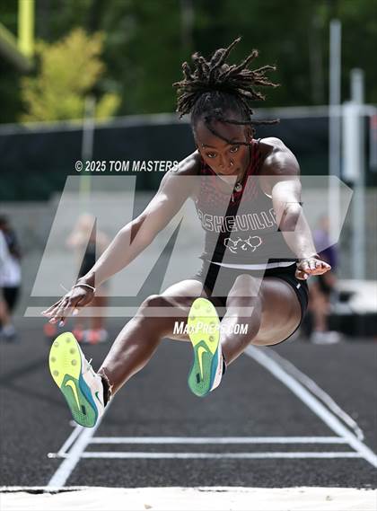 Thumbnail 1 in NCHSAA 4A West Regional (Long Jump) photogallery.