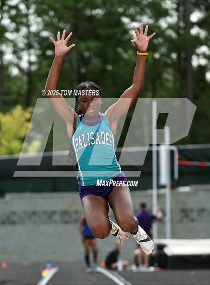 Thumbnail 2 in NCHSAA 4A West Regional (Long Jump) photogallery.