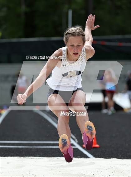 Thumbnail 3 in NCHSAA 4A West Regional (Long Jump) photogallery.