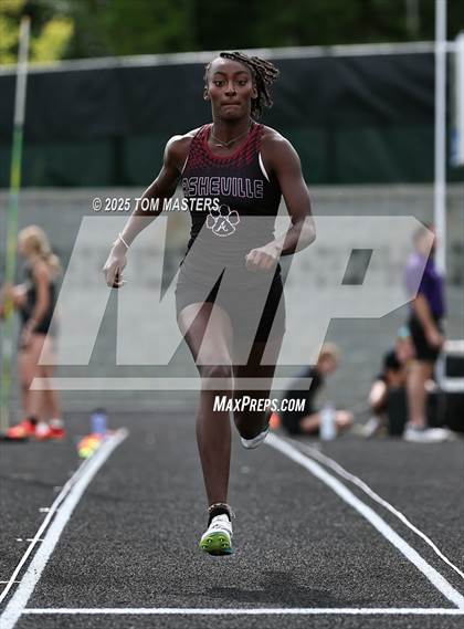 Thumbnail 1 in NCHSAA 4A West Regional (Long Jump) photogallery.