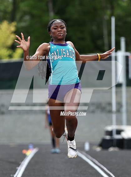 Thumbnail 1 in NCHSAA 4A West Regional (Long Jump) photogallery.