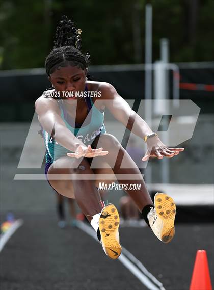 Thumbnail 3 in NCHSAA 4A West Regional (Long Jump) photogallery.