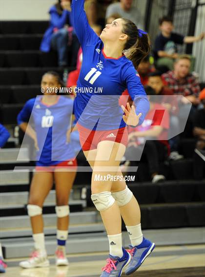 Thumbnail 1 in Los Alamitos @ Foothill (CIF State D1 Regional Semifinal) photogallery.