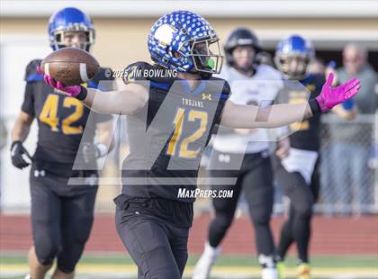 Thumbnail 3 in Maroa-Forsyth vs Johnston City (IHSA 2A Round 2) photogallery.