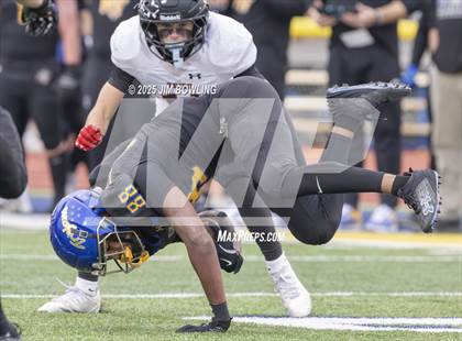 Thumbnail 3 in Maroa-Forsyth vs Johnston City (IHSA 2A Round 2) photogallery.