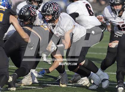 Thumbnail 3 in Maroa-Forsyth vs Johnston City (IHSA 2A Round 2) photogallery.