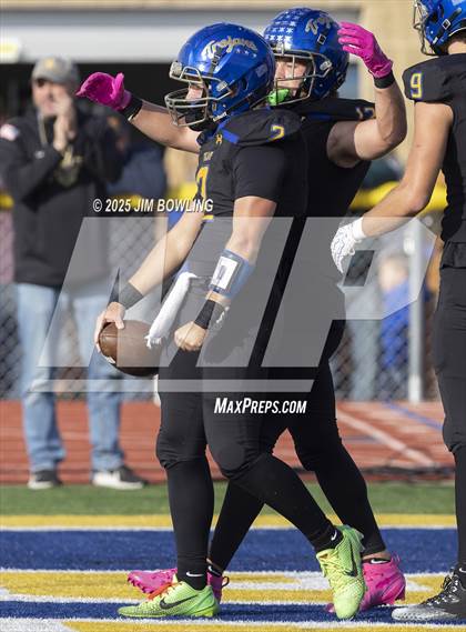 Thumbnail 2 in Maroa-Forsyth vs Johnston City (IHSA 2A Round 2) photogallery.