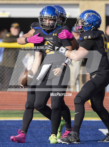 Thumbnail 3 in Maroa-Forsyth vs Johnston City (IHSA 2A Round 2) photogallery.