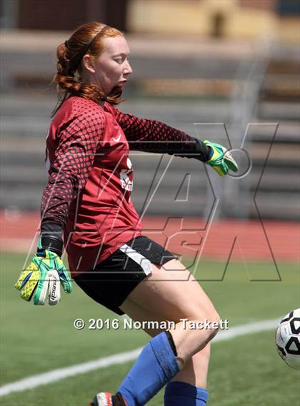 Thumbnail 2 in Aquinas vs Kapaun Mt Carmel (KSHSAA 5A Final) photogallery.