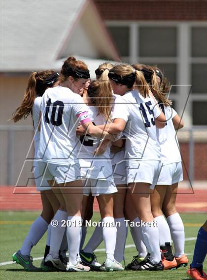 Thumbnail 3 in Aquinas vs Kapaun Mt Carmel (KSHSAA 5A Final) photogallery.