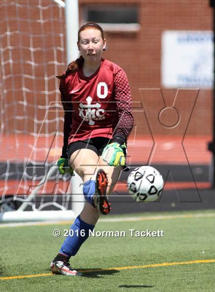 Thumbnail 2 in Aquinas vs Kapaun Mt Carmel (KSHSAA 5A Final) photogallery.