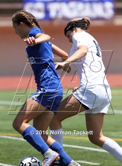 Thumbnail 1 in Aquinas vs Kapaun Mt Carmel (KSHSAA 5A Final) photogallery.