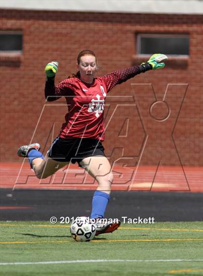 Thumbnail 3 in Aquinas vs Kapaun Mt Carmel (KSHSAA 5A Final) photogallery.