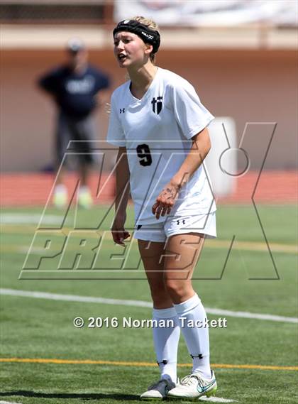 Thumbnail 1 in Aquinas vs Kapaun Mt Carmel (KSHSAA 5A Final) photogallery.