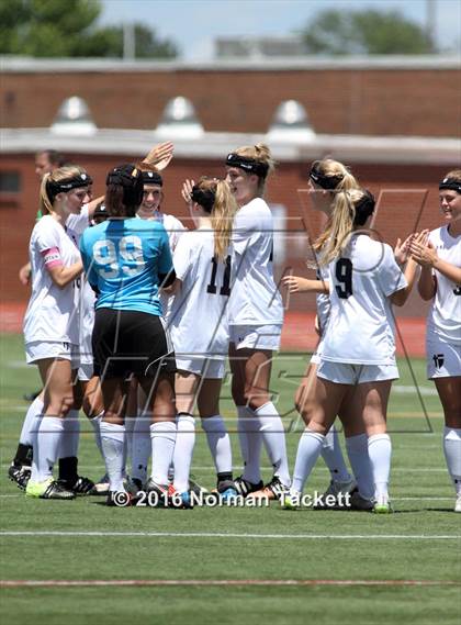 Thumbnail 2 in Aquinas vs Kapaun Mt Carmel (KSHSAA 5A Final) photogallery.