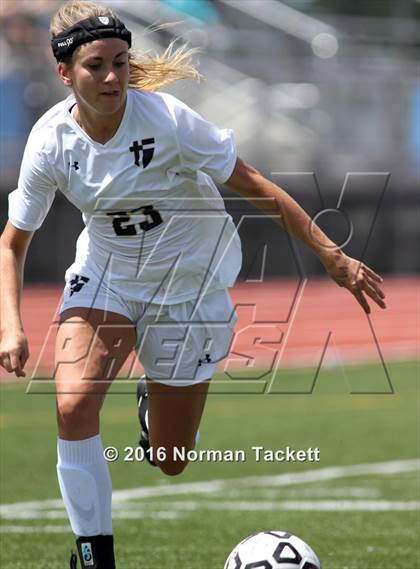 Thumbnail 2 in Aquinas vs Kapaun Mt Carmel (KSHSAA 5A Final) photogallery.