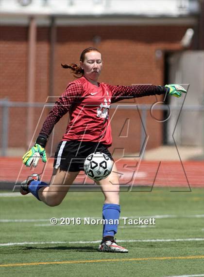 Thumbnail 2 in Aquinas vs Kapaun Mt Carmel (KSHSAA 5A Final) photogallery.