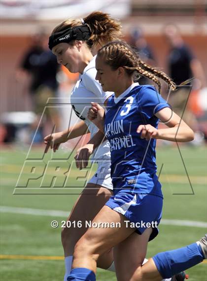 Thumbnail 3 in Aquinas vs Kapaun Mt Carmel (KSHSAA 5A Final) photogallery.