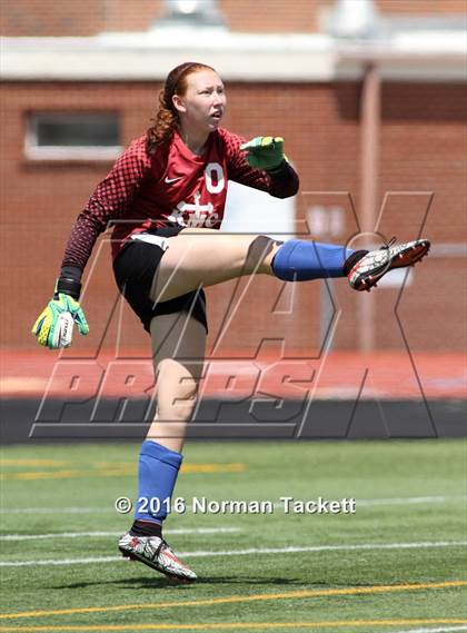Thumbnail 2 in Aquinas vs Kapaun Mt Carmel (KSHSAA 5A Final) photogallery.
