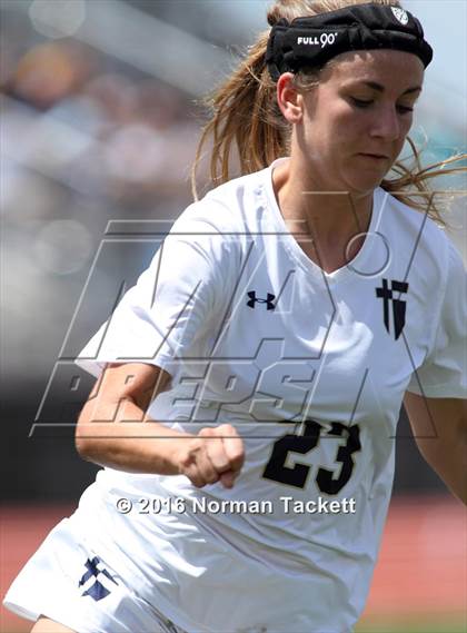 Thumbnail 1 in Aquinas vs Kapaun Mt Carmel (KSHSAA 5A Final) photogallery.