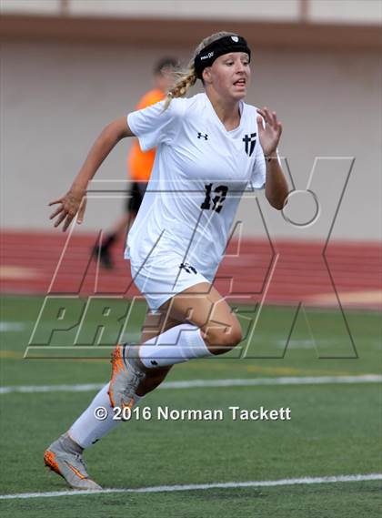 Thumbnail 3 in Aquinas vs Kapaun Mt Carmel (KSHSAA 5A Final) photogallery.