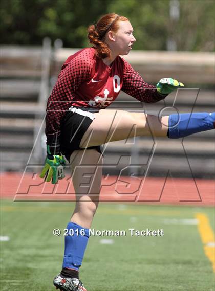 Thumbnail 2 in Aquinas vs Kapaun Mt Carmel (KSHSAA 5A Final) photogallery.