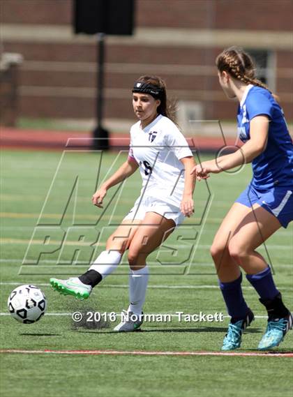 Thumbnail 2 in Aquinas vs Kapaun Mt Carmel (KSHSAA 5A Final) photogallery.