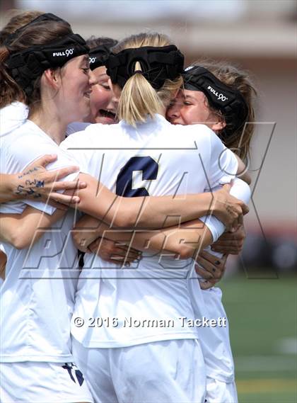 Thumbnail 3 in Aquinas vs Kapaun Mt Carmel (KSHSAA 5A Final) photogallery.