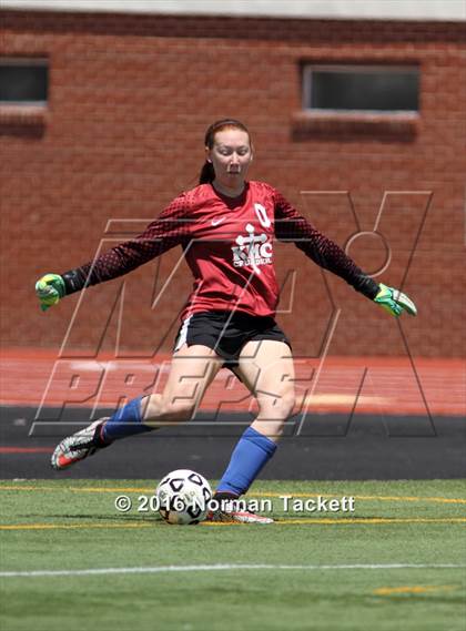 Thumbnail 1 in Aquinas vs Kapaun Mt Carmel (KSHSAA 5A Final) photogallery.