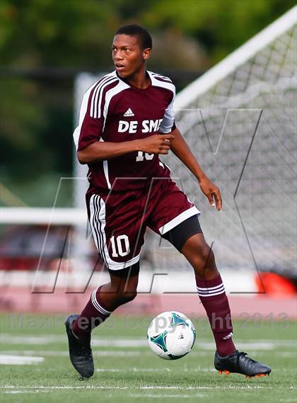 Thumbnail 2 in DeSmet Jesuit vs Belleville West (Gateway City Soccer Classic) photogallery.
