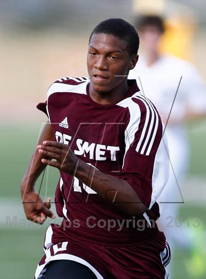 Thumbnail 3 in DeSmet Jesuit vs Belleville West (Gateway City Soccer Classic) photogallery.