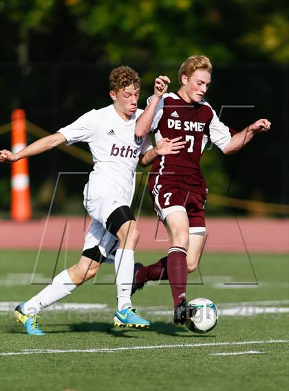 Thumbnail 2 in DeSmet Jesuit vs Belleville West (Gateway City Soccer Classic) photogallery.