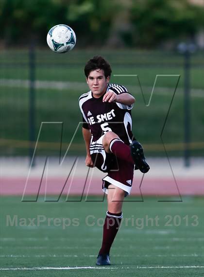 Thumbnail 3 in DeSmet Jesuit vs Belleville West (Gateway City Soccer Classic) photogallery.