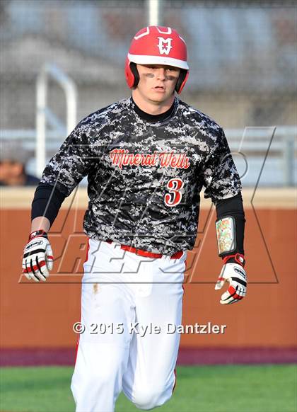 Thumbnail 2 in Mineral Wells vs Alvarado (Bowie Invitational) photogallery.