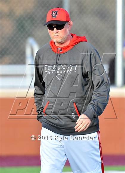 Thumbnail 2 in Mineral Wells vs Alvarado (Bowie Invitational) photogallery.