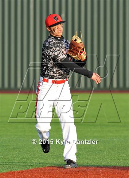 Thumbnail 1 in Mineral Wells vs Alvarado (Bowie Invitational) photogallery.