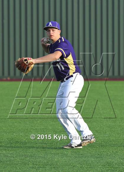 Thumbnail 3 in Mineral Wells vs Alvarado (Bowie Invitational) photogallery.