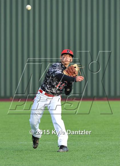 Thumbnail 1 in Mineral Wells vs Alvarado (Bowie Invitational) photogallery.